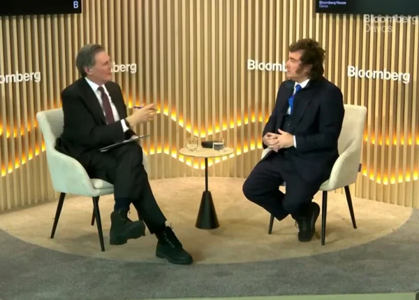 Milei diz que jamais batizaria seus cães com o nome “Lula”: “Insulto”