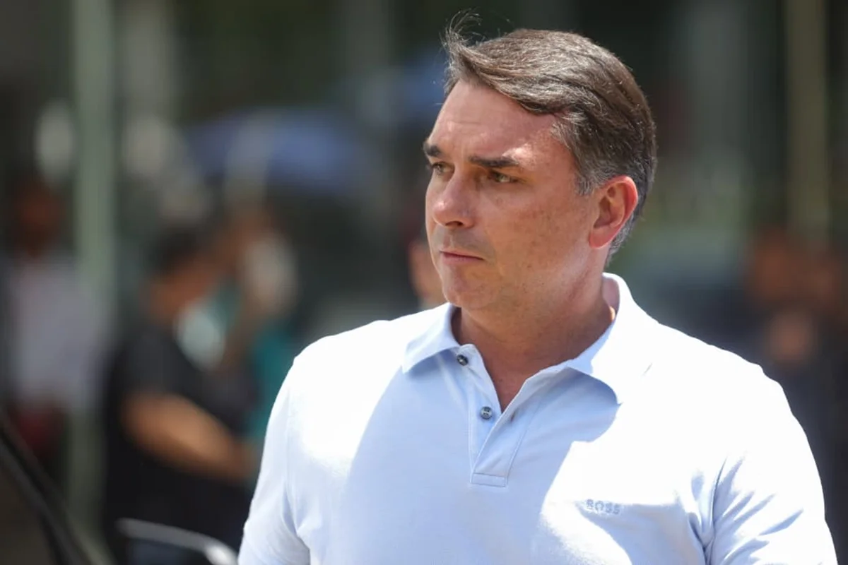 Flávio Bolsonaro prepara encontro com candidatos ao Senado em Brasília