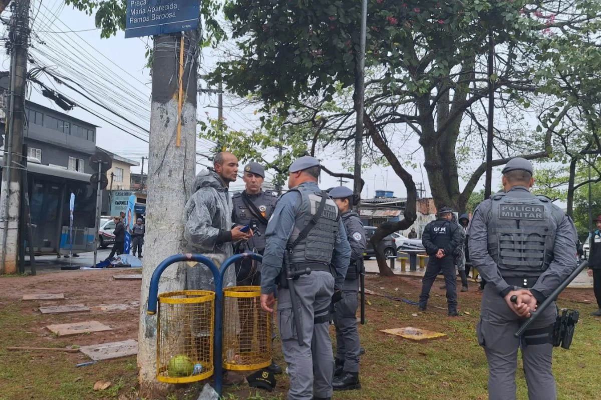 Policiais abordaram manifestante Policiais abordaram manifestante