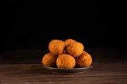 Bolinho de Mandioca com Carne Curada Bolinho de Mandioca com Carne Curada