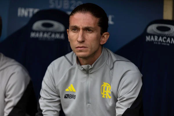 Imagem colorida de Filipe Luís no Flamengo - Metrópoles