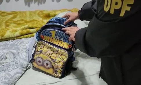 Em ação contra desvios na saúde, PF acha dinheiro em mochila infantil