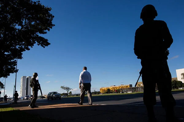 Convocação de militares abre crise entre Planalto, Congresso e GDF