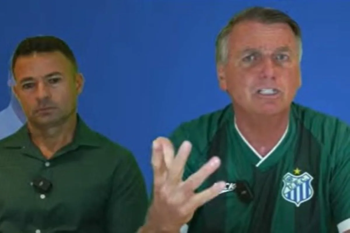 Flávio tenta reproduzir na campanha presidencial o modelo de transmissões ao vivo popularizado pelo pai Flávio tenta reproduzir na campanha presidencial o modelo de transmissões ao vivo popularizado pelo pai