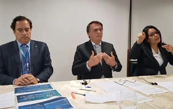 Após enviar MP do auxílio 2021 ao Congresso, Bolsonaro faz live