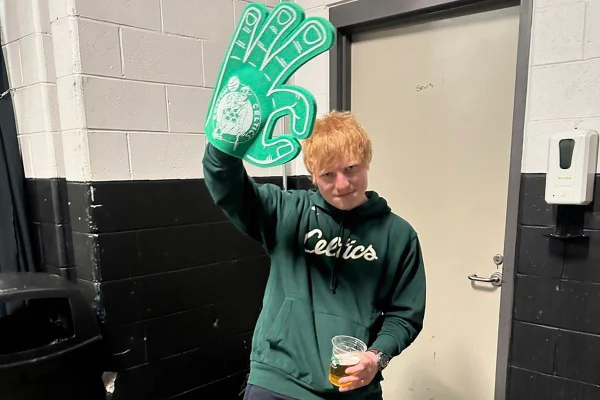 Foto colorida de Ed Sheeran - Metrópoles