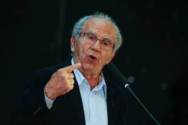 Frejat desiste de candidatura: “Digo ao povo que não fico”