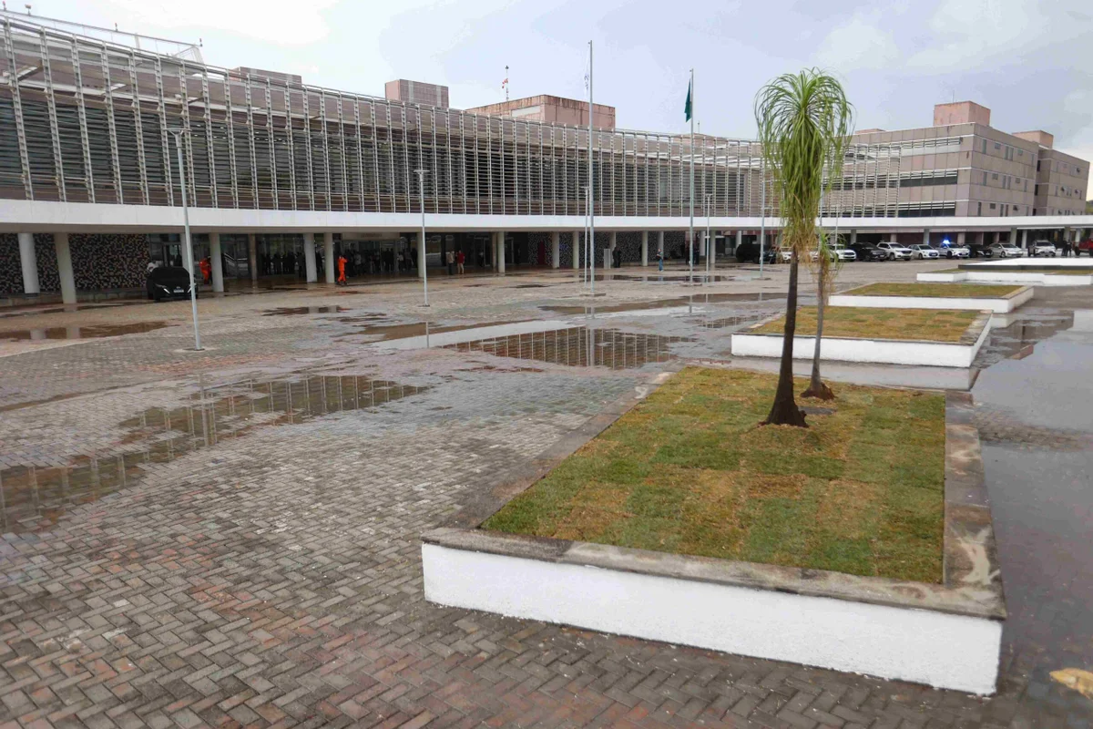 O empreendimento enfrentou uma longa trajetória marcada por entraves jurídicos, questionamentos contratuais e disputas judiciais envolvendo os custos da obra e pagamentos pendentes O empreendimento enfrentou uma longa trajetória marcada por entraves jurídicos, questionamentos contratuais e disputas judiciais envolvendo os custos da obra e pagamentos pendentes