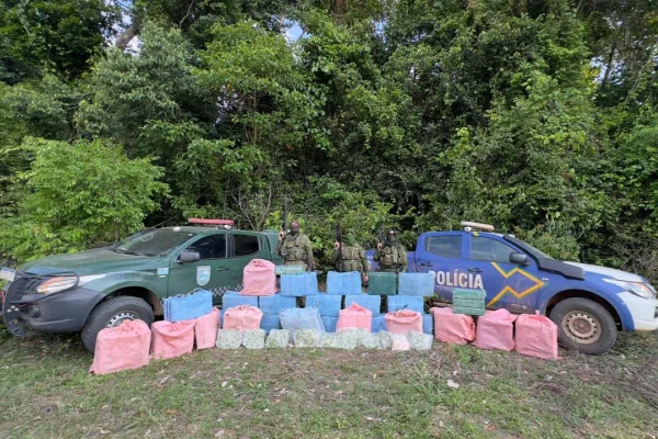 Imagem colorida de pasta base de cocaína apreendida pela policia militar de rondônia - Metrópoles