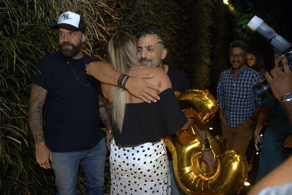 Emocionado, Kaysar leva prêmio no Domingão: “Dedico a minha mãe”