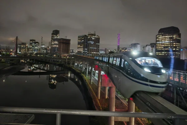 Imagem colorida mostra inauguração do monotrilho da Linha 17-Ouro do Metrô. Metrópoles