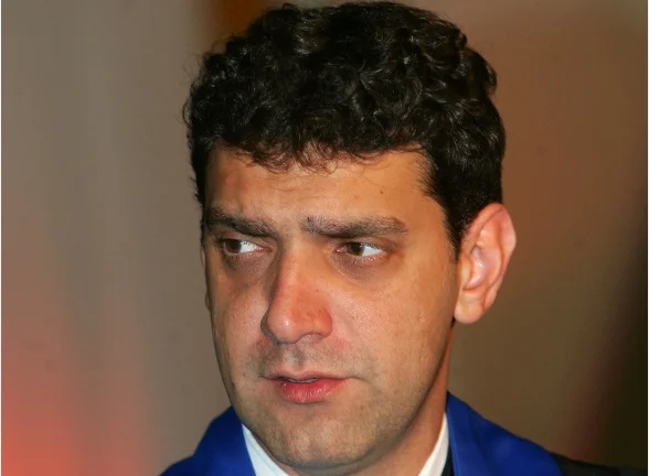 Polícia afasta delegado que fez buscas na casa do filho de Lula
