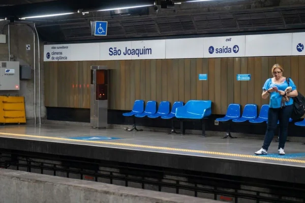 Metrô fecha bilheteria da estação São Joaquim. Saiba quando