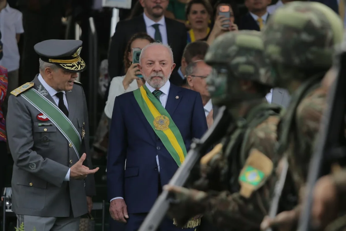 Presidente Lula durante desfile Presidente Lula durante desfile
