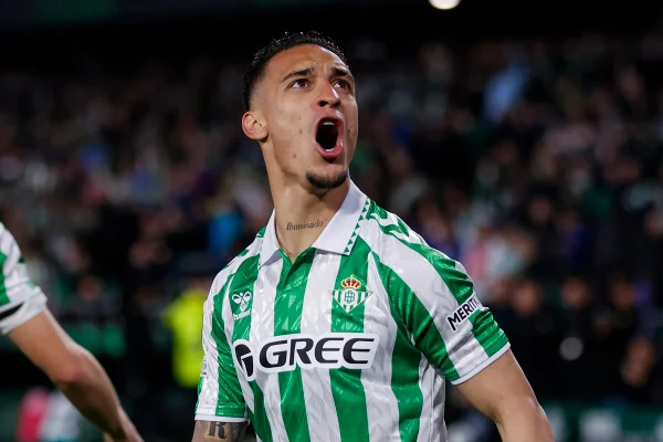 Foto colorida de Antony, do Real Betis - Metrópoles