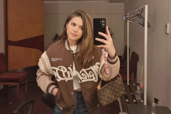 Maisa desabafa no Twitter após cobrança de fãs por alisar o cabelo