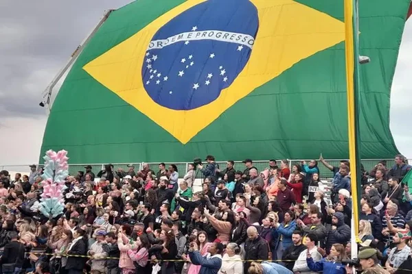 Desfiles de 7 de Setembro atraem público nas principais cidades de SC