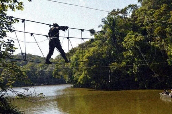 ponte de cordas militar