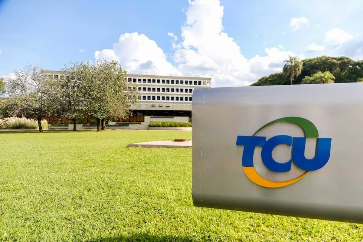 TCU libera penduricalhos fora do teto para servidores da própria Corte
