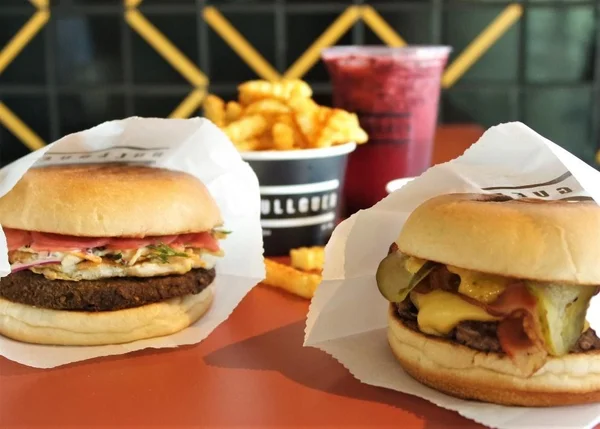 Hamburgueria Bullguer inaugura unidade no Venâncio Shopping
