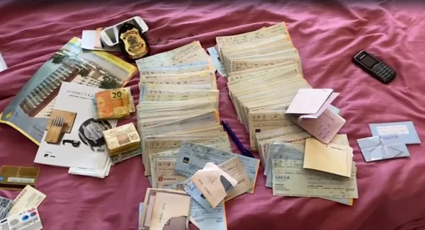 Cheques e dinheiro