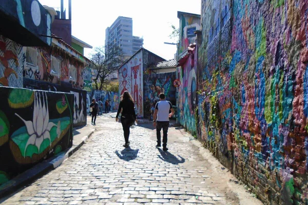 Em post viral, Danilo Nakamura relatou assalto violento na Vila Madalena, na Zona Oeste de São Paulo. Ele foi abordado por 2 homens - Metrópoles