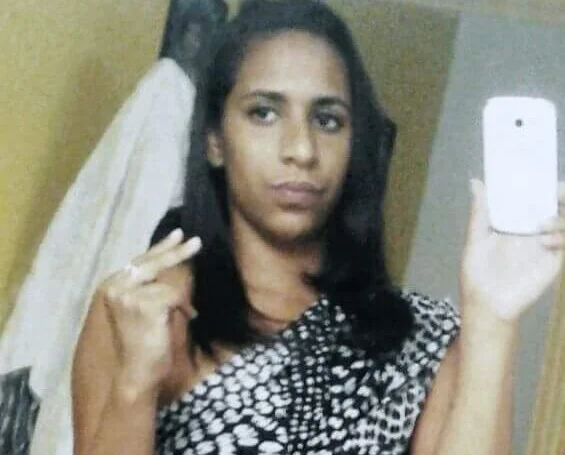 Vítima carbonizada é mulher de 22 anos. Adolescente segue desaparecida
