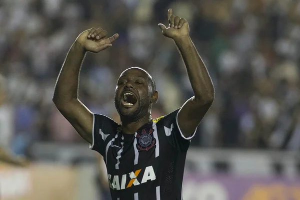 Carille indica Corinthians com voltas de Sornoza e Love contra o Inter