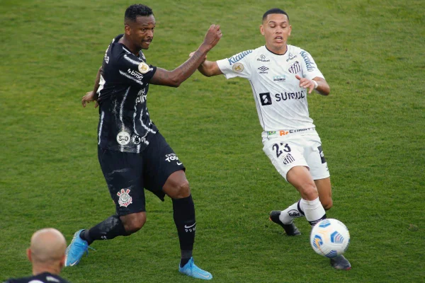 Na estreia de Giuliano, Corinthians empata sem gols com o Santos na Vila