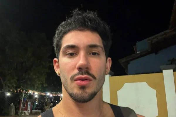 Influenciador Vittor Fernando tem carro alvejado no Rio