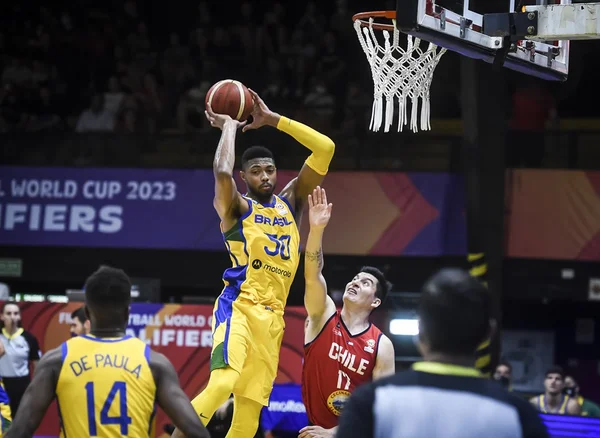 Bruno Caboclo atuando pela Seleção Brasileira de basquete - Metrópoles