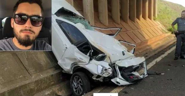 Carro amassado após acidente