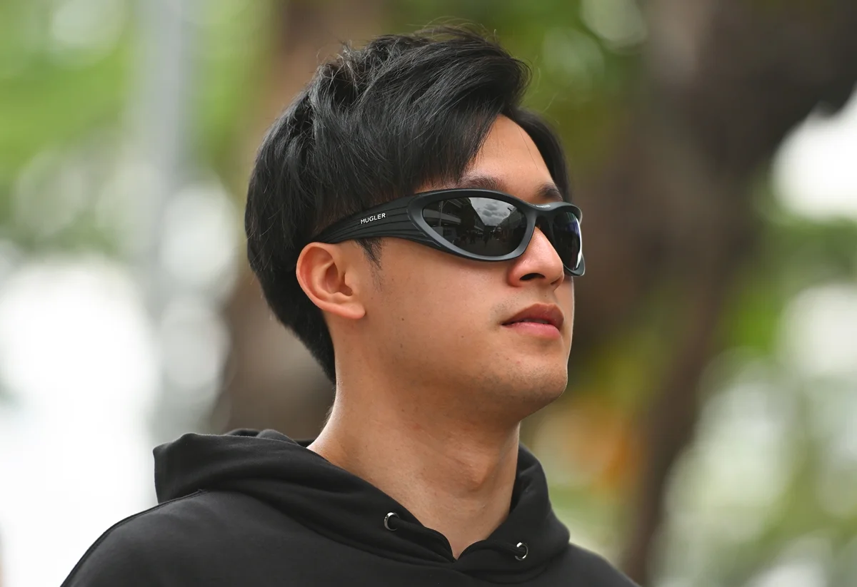Zhou Guanyu aposta em óculos de sol com personalidade Zhou Guanyu aposta em óculos de sol com personalidade