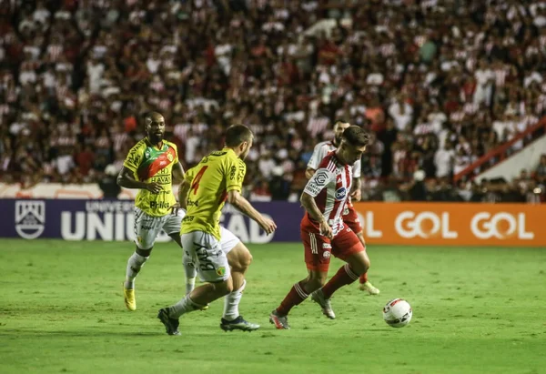 Brusque e Náutico em campo - Metrópoles