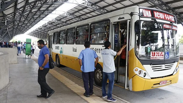 Feto é encontrado dentro de lixeira no BRT em Belém