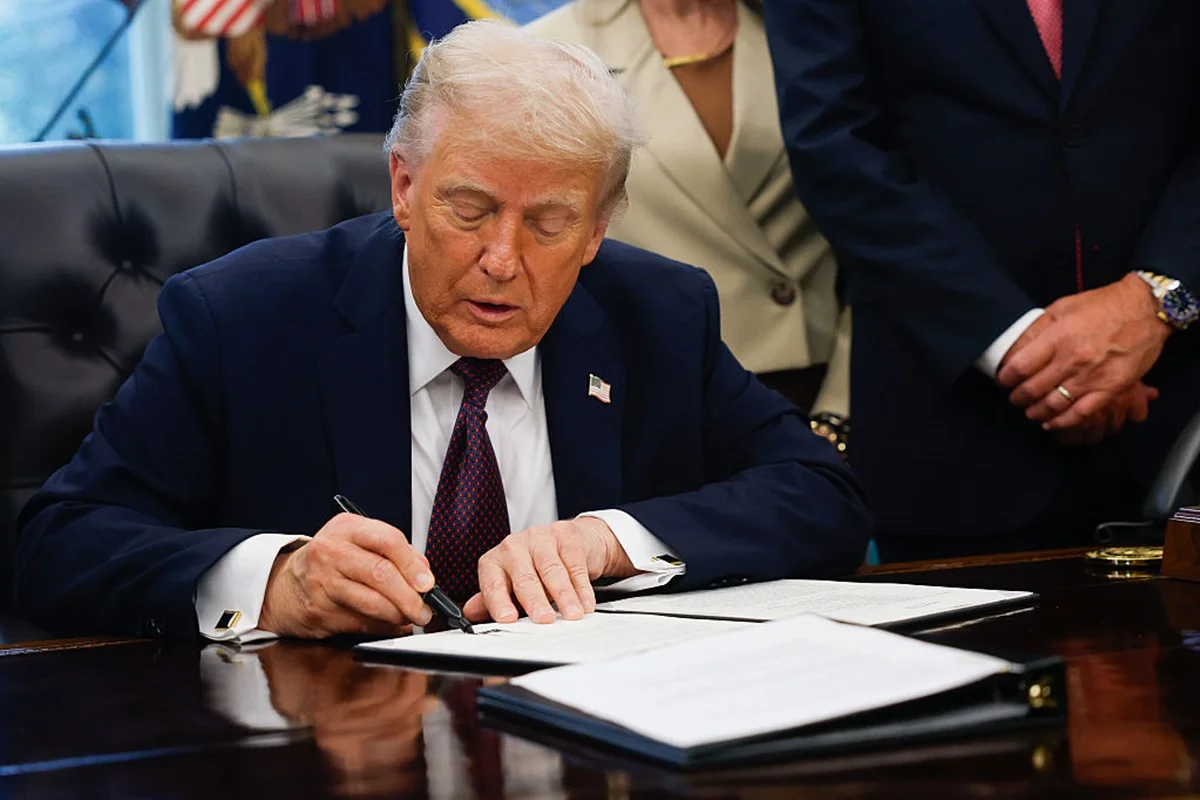 Trump anuncia tarifa de 100% sobre produtos da China após novas restrições impostas por Pequim