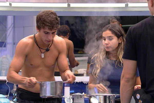 BBB20: Gizelly pede que Felipe “solte o pinto” para fazer arroz