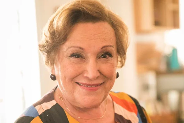 Estela ( Nicette Bruno )