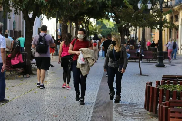 Curitiba confirma dobro de casos de Covid-19