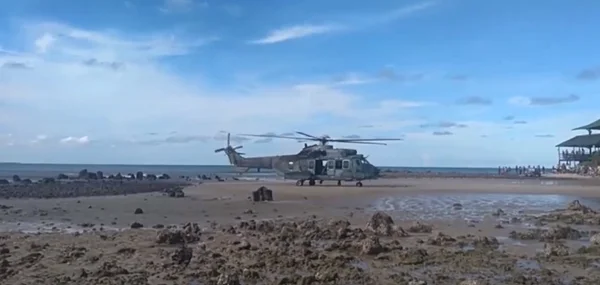 Vídeo: militar é ejetado de avião da FAB e resgatado no mar