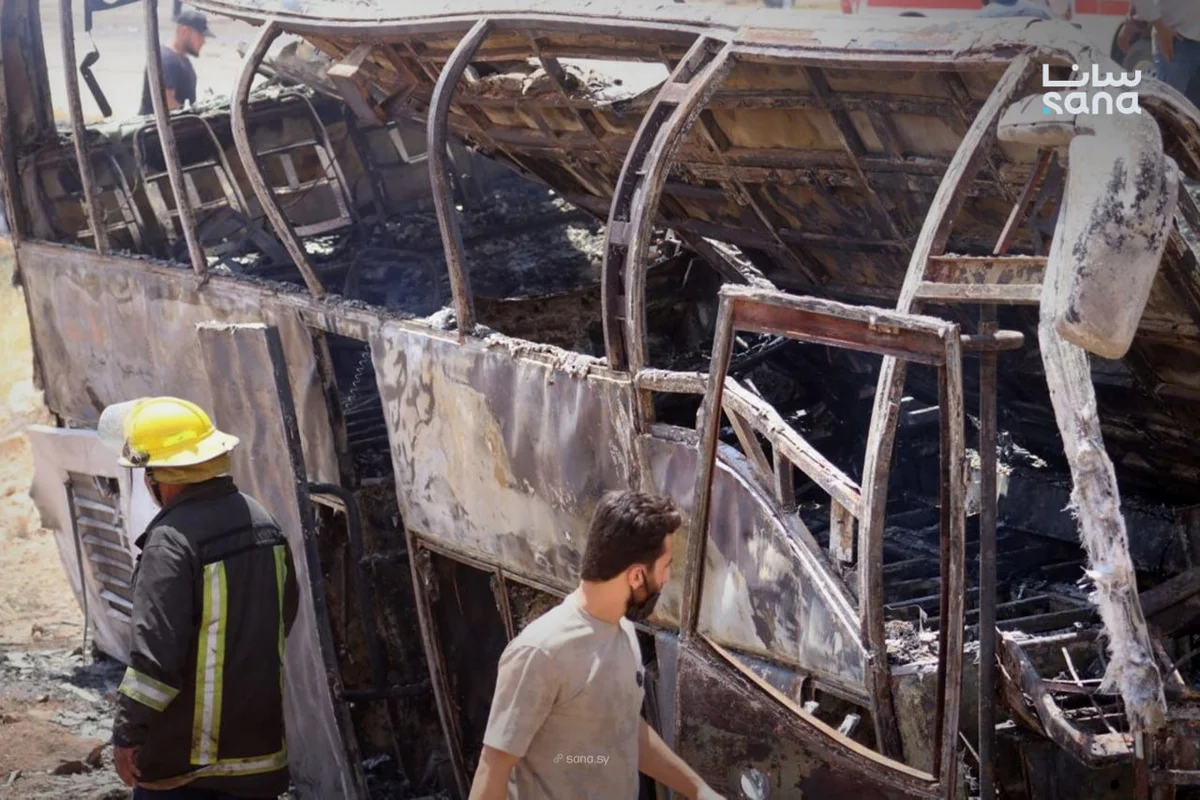 Acidente entre dois ônibus na Síria deixa 35 mortos Acidente entre dois ônibus na Síria deixa 35 mortos