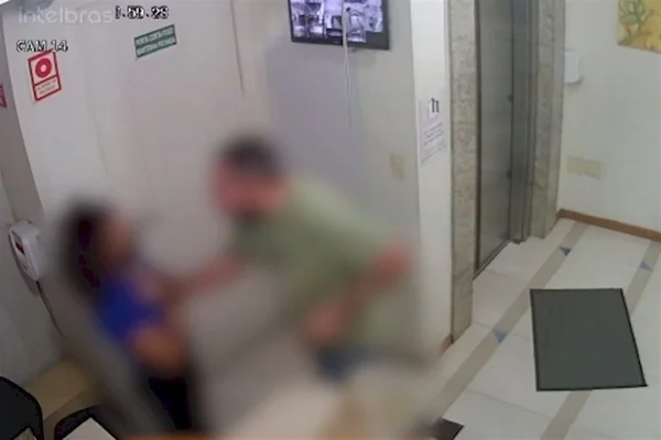 Porteira é agredida por morador de prédio em Santa Maria