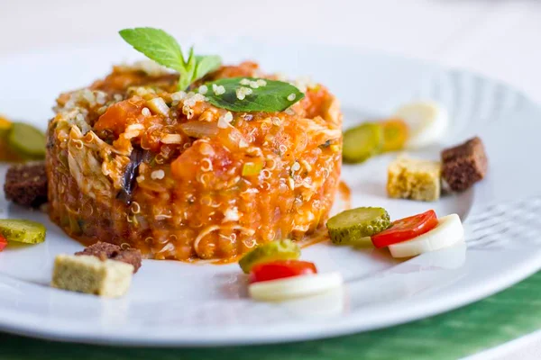 Low carb: veja a receita de risoto de quinoa com frango e tomate