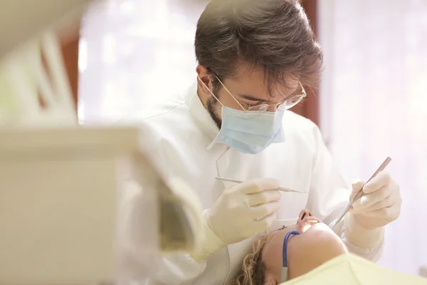 Juiz nega prioridade para dentistas do DF na vacinação contra Covid-19