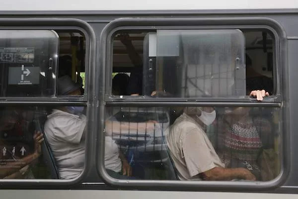 SP: Justiça decide manter parte do transporte de graça a idosos até 64 anos