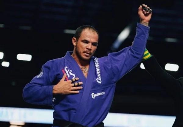 Lutador de jiu-jitsu é acusado de estupro e se diz perseguido