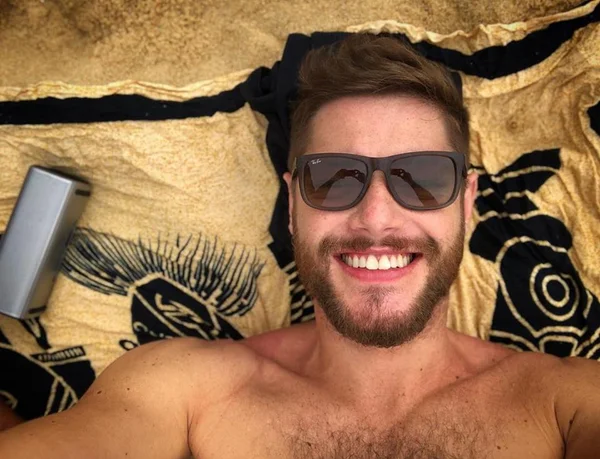 Roteirista Bruno Penido sorrindo