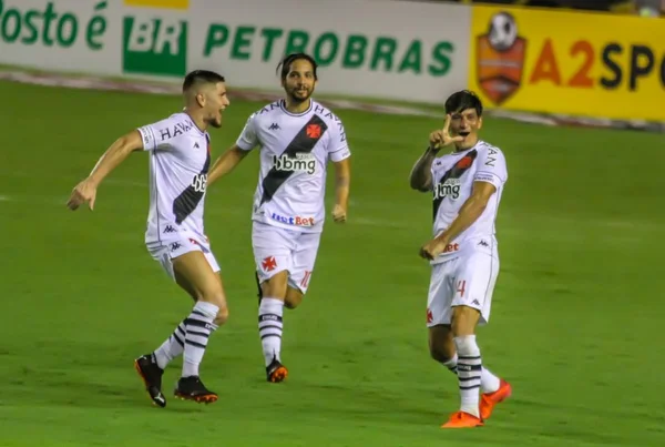 Vasco vence o Sport