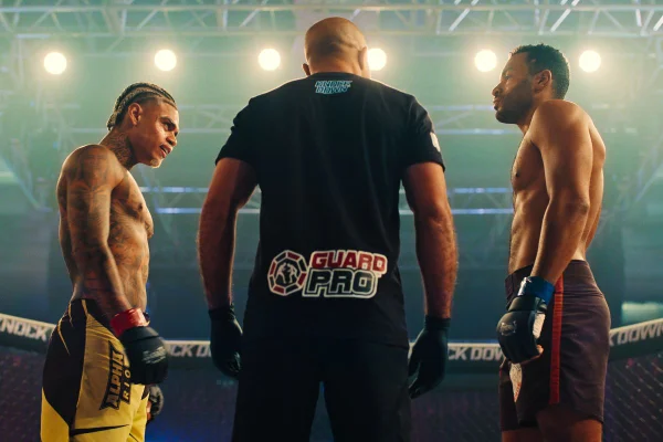 MC Cabelinho e Vinicius Neri vivem os protagonistas da série Fúria, lançada no dia 29 de julho na Netflix. A produção aborda o mundo do MMA - Metrópoles