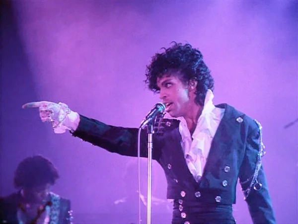 Jaqueta usada por Prince no clipe “Purple Rain” vai a leilão